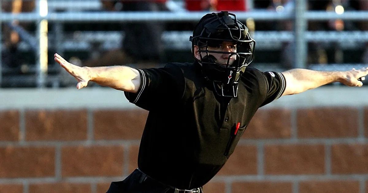 softball umpire
